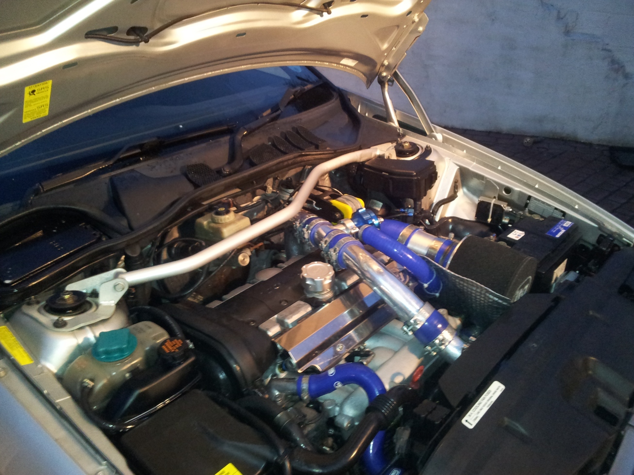 Name:  engine bay close.jpg
Views: 0
Size:  622.0 KB